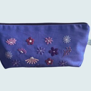 Kézzel hímzett neszesszer