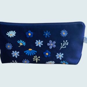 Egyedi hímzett neszesszer