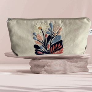 Kézzel hímzett neszesszerek