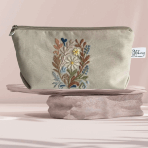 Kézzel hímzett neszesszerek