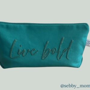 Hímzett karácsonyi neszesszer Petrol